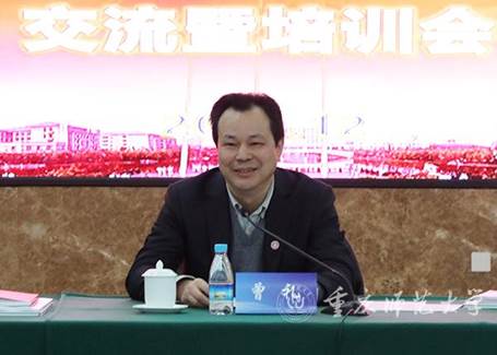 屏幕上的男人描述已自动生成